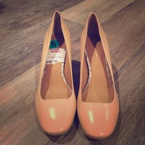 Calvin Klein Taupe shoe gold  7 inch heels